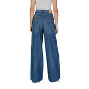 Blue denim wide-leg replay women’s trousers with classic back pocket design and brown leather brand patch at waistband back view