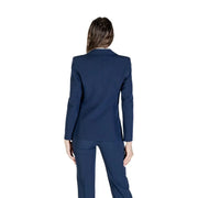 Navy blue women’s pantsuit featuring a long fall winter blazer with buttons from Rinascimento