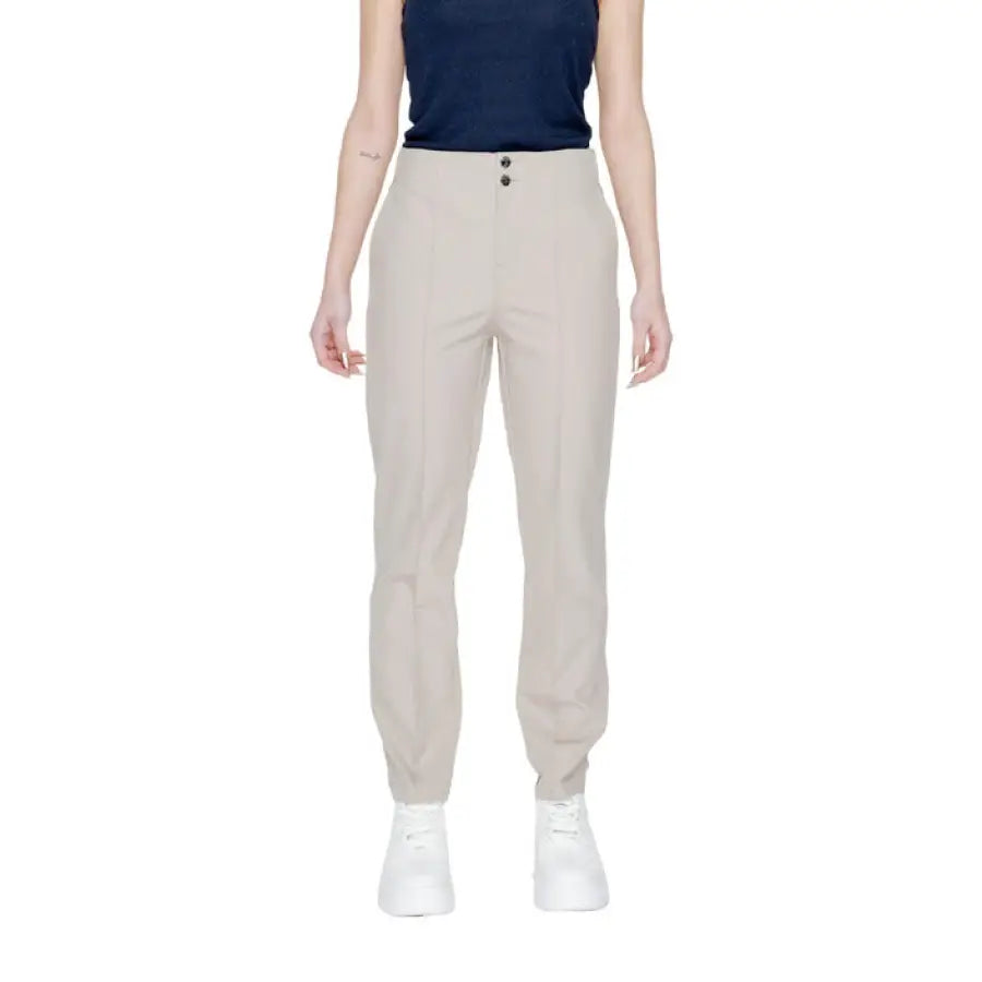 
                      
                        Street One women trousers in urban city style for trendy urban style clothing
                      
                    