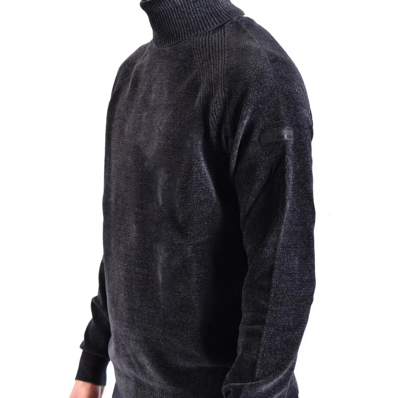 Schwarzer, strukturierter Rollkragenpullover von Rrd für Herren mit Rippbündchen und Markenlogo auf dem Ärmel (Vorderansicht)
