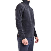 Rrd Rollkragenpullover für Herren aus dunkelgrauem Strick mit gerippten Bündchen und orangefarbenem Seitenakzent, Vorderansicht
