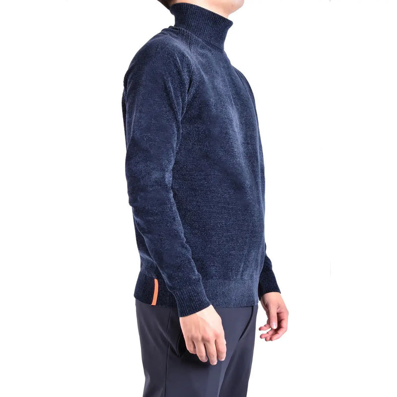 Rrd Rollkragenpullover für Herren aus marineblauem, strukturiertem Strick mit orangefarbenem Akzentstreifen am Saum, Vorderansicht