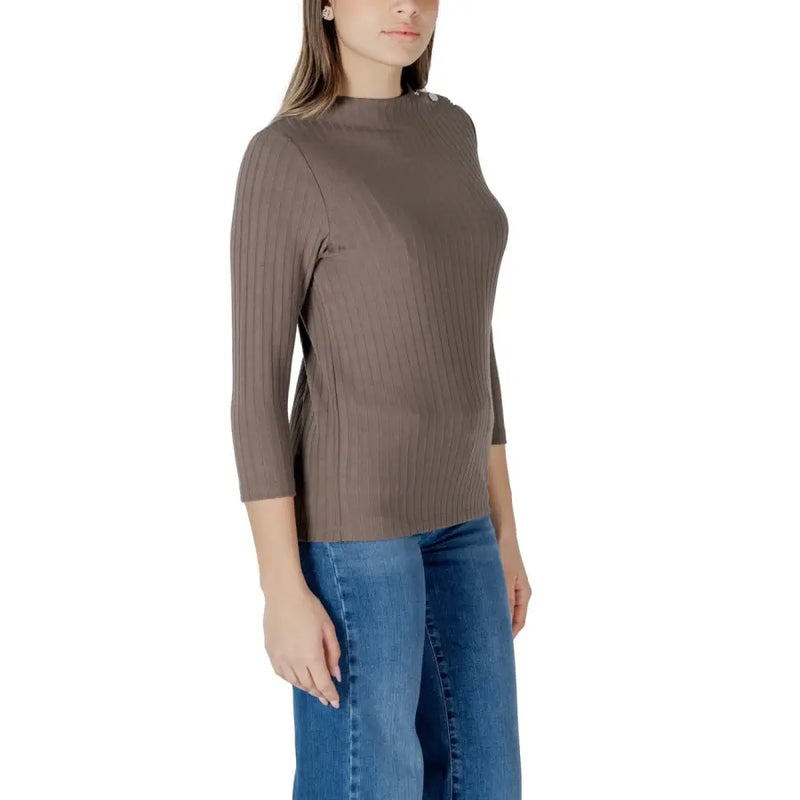 Women’s ribbed knit three-quarter sleeve top from Street One in brown with round neck and buttons