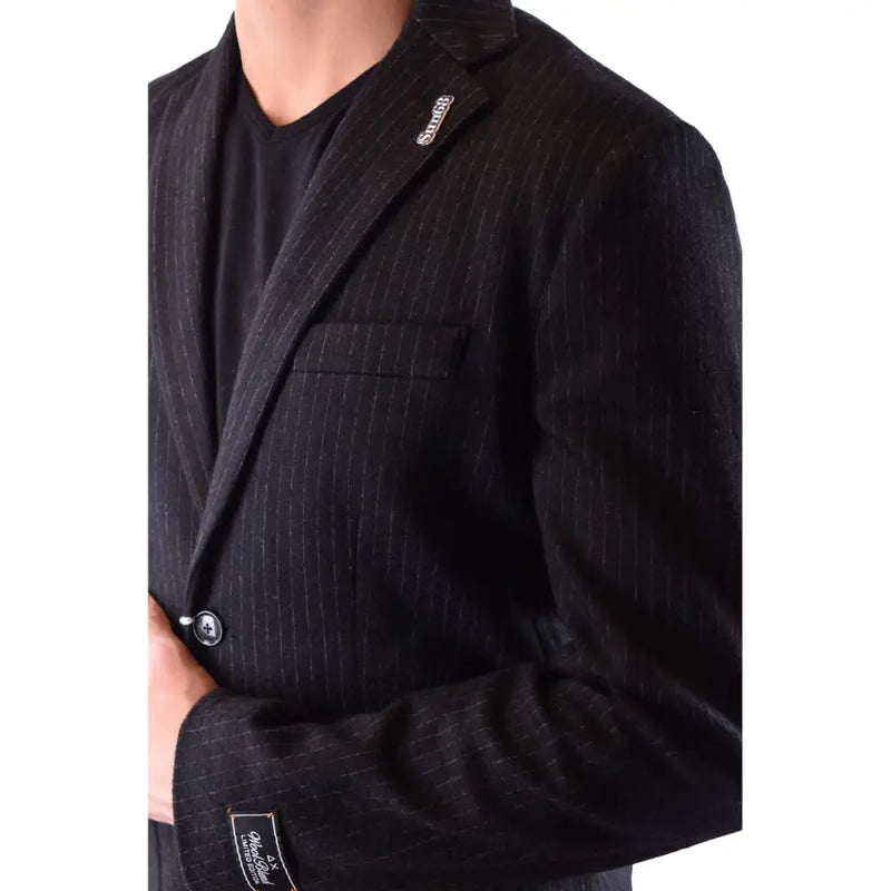 Sun68 Herrenblazer, schwarz, Wollmischung, mit dezenten vertikalen Nadelstreifen und Markenaufnäher am Reverskragen, Jacke B43017