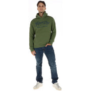Superdry Herren-Hoodie-Sweatshirt aus grünem Baumwollfleece mit olivgrünem Stoff und dunkelgrauem Schriftzug-Logo auf der Brust