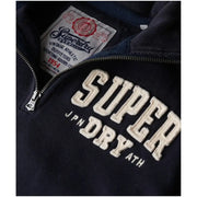 Dunkelblaues Super-Dry Herren-Sweatshirt mit cremefarbener Stickerei und Markenlabel im Vintage-Stil aus Baumwolle