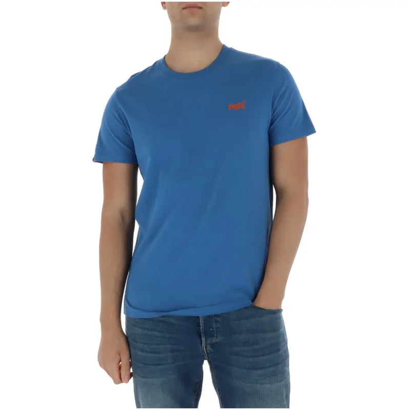 Superdry Herren-T-Shirt, hellblau, kurzärmelig, aus Baumwolle mit kleinem orangefarbenem Logo auf der linken Brust.