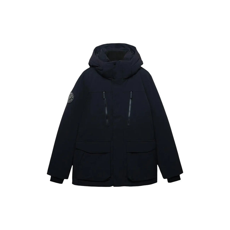 Superdry Parka City für Herren in Schwarz mit zwei Reißverschlusstaschen vorne und rundem Logo-Patch am linken Ärmel (Vorderansicht)
