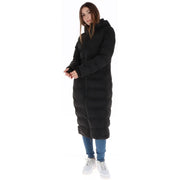 Superdry Schwarze Steppjacke für Damen mit Kapuze und Steppdesign, Vorderansicht