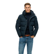 Superdry Outdoor Everest Steppjacke für Herren in Dunkelblau mit Kapuze und Steppdesign, Vorderansicht