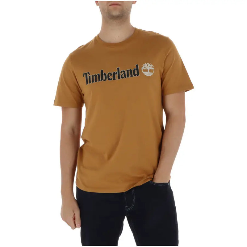 Bräunen Timberland Männer t-shirt mit schwarzer Schrift und einem weißen Baumemblem auf der Brust aus Baumwollmaterial