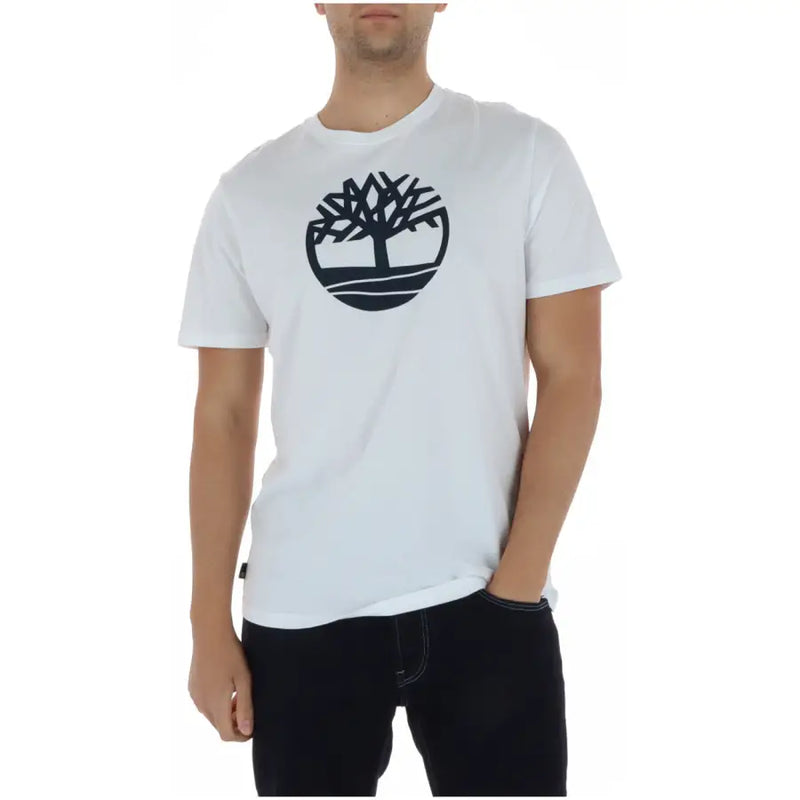 Weiß timberland Männer t-shirt aus Baumwolle gefertigt und mit einem schwarzen, runden Baumlogo auf der Brust versehen.