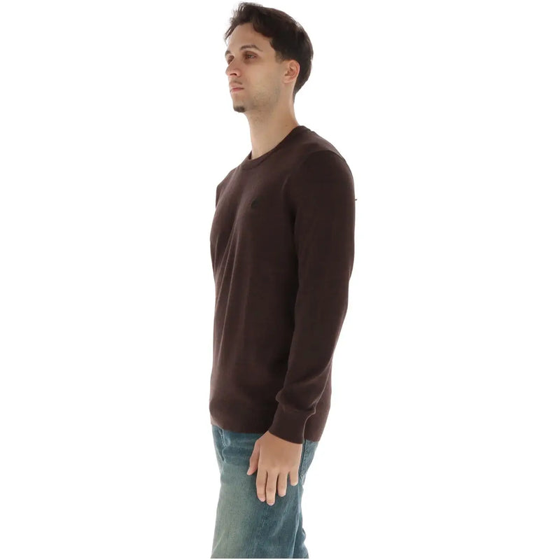 Timberland Herrenpullover in Dunkelbraun mit dezenter Strickstruktur und Rundhalsausschnitt, Vorderansicht