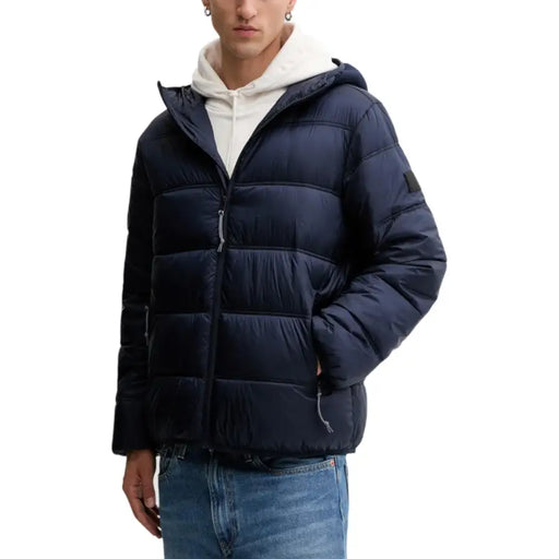 Navy blue puffer jacket with hood and zipper, made of synthetic material.