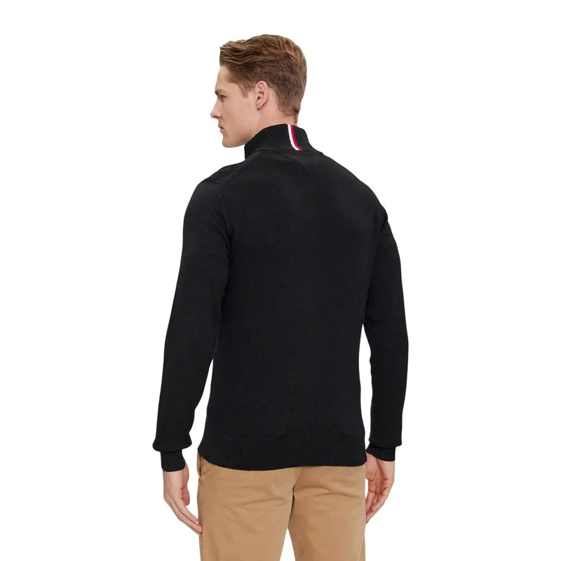 Tommy Hilfiger Schwarzer Kaschmirpullover für Herren mit rot-weiß gestreiftem Stehkragen, Vorderansicht