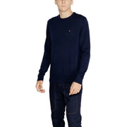 Tommy Hilfiger Kaschmirpullover für Herren in Marineblau mit kleinem, gesticktem Logo auf der linken Brust, Vorderansicht