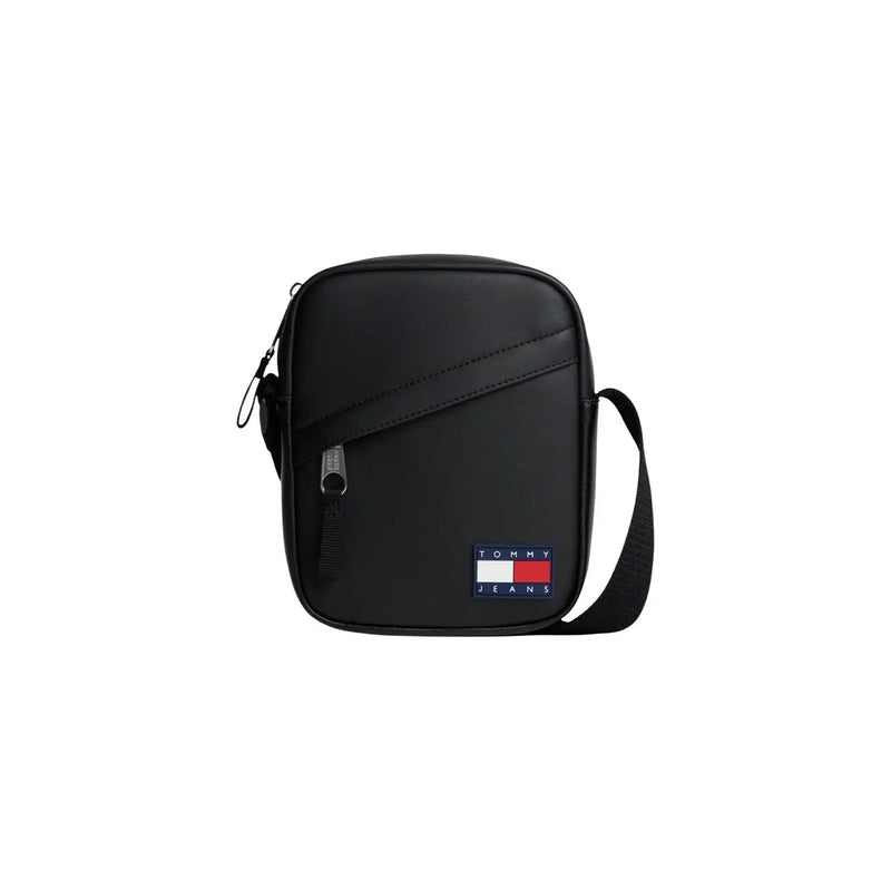 Tommy Hilfiger Schwarze Umhängetasche für den täglichen Gebrauch, minimalistisches Design und Flaggenaufnäher, Vorderansicht