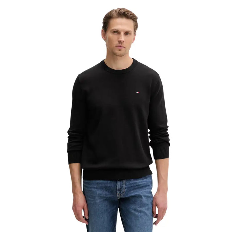 Schwarzer Tommy Hilfiger Rundhalspullover mit gerippten Bündchen und Saum aus Bio-Baumwollstrick