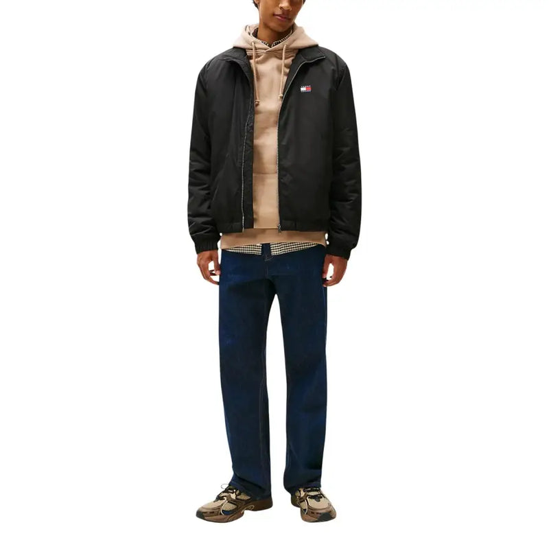 Tommy Hilfiger Schwarze Herren-Jeans, Polyester-Blazer mit Reißverschluss und kleinem, gesticktem Logo auf der linken Brustseite.