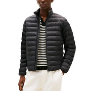Schwarze Steppjacke mit dezenten Tommy Hilfiger Logo auf der linken Brust von Tommy Hilfiger Jeans DM0DM20658