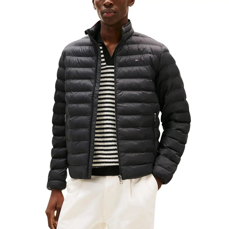 Schwarze Steppjacke mit dezenten Tommy Hilfiger Logo auf der linken Brust von Tommy Hilfiger Jeans DM0DM20658