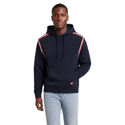 Marineblauer Tommy Hilfiger Jeans-Hoodie für Herren aus Bio-Baumwolle mit rot-weiß gestreiften Schulterpartien