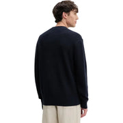 Ein marineblauer, gerippter Strickpullover mit Rundhalsausschnitt und langen Ärmeln aus Bio-Baumwolle von Tommy Hilfiger Jeans