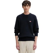 Marineblauer, gerippter Tommy Hilfiger Herren-Sweater aus Bio-Baumwolle mit gesticktem Flaggenlogo auf der linken Brust