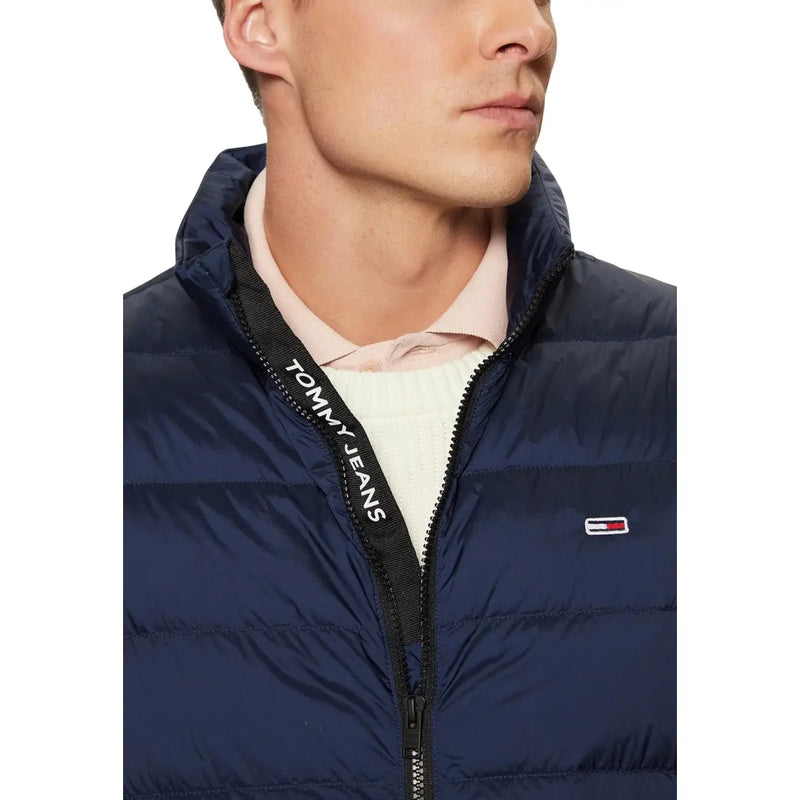 Marineblaue, ärmellose Tommy Hilfiger Jeans-Herren-Steppjacke mit schwarzem Reißverschlussanhänger und gesticktem Brustlogo