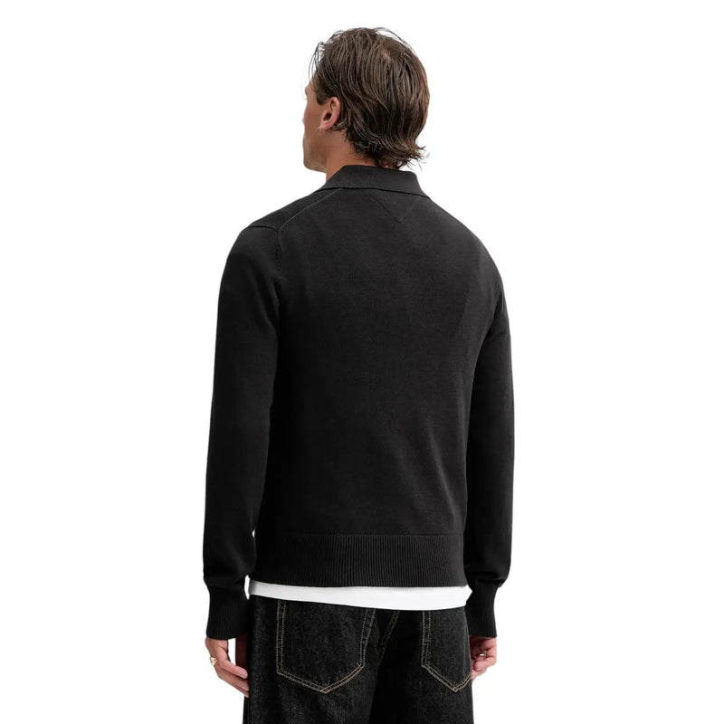 Tommy hilfiger jeans men slim polo black organic cotton black knit sweater with ribbed cuffs and hem over white shirt
