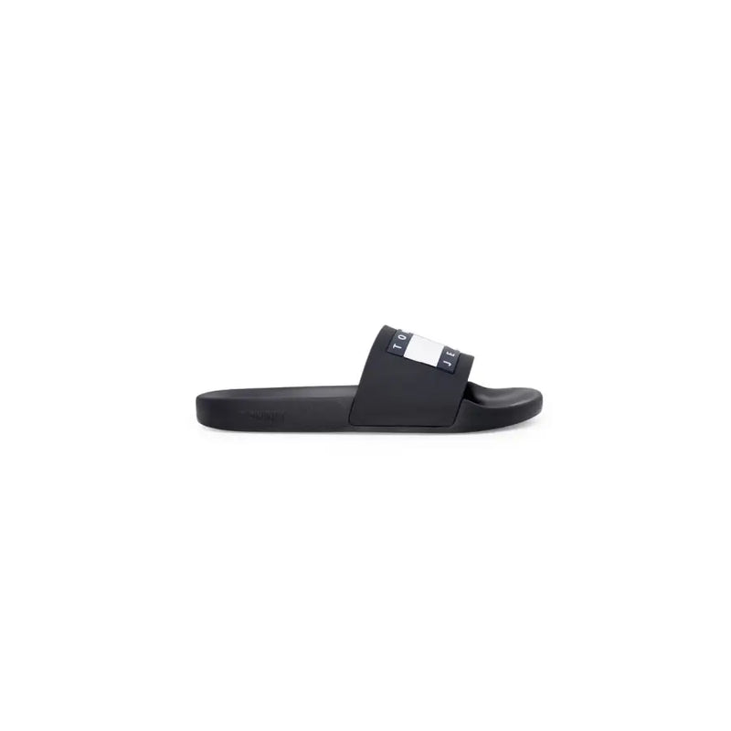 Schwarze Tommy Hilfiger Pantolette mit schwarzer Gummisohle und weißem Logostreifen über dem Riemen, Größe 2