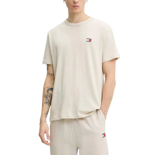 Beige Tommy Hilfiger Jeans men t-shirt with short sleeves and a small embroidered logo on the chest