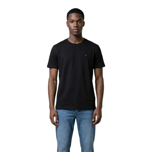 Schwarz Tommy Hilfiger Jeans Herren Kurzarm-Rundhalsausschnitt t-shirt mit kleinem Logo auf der linken Brust für Freizeitkleidung