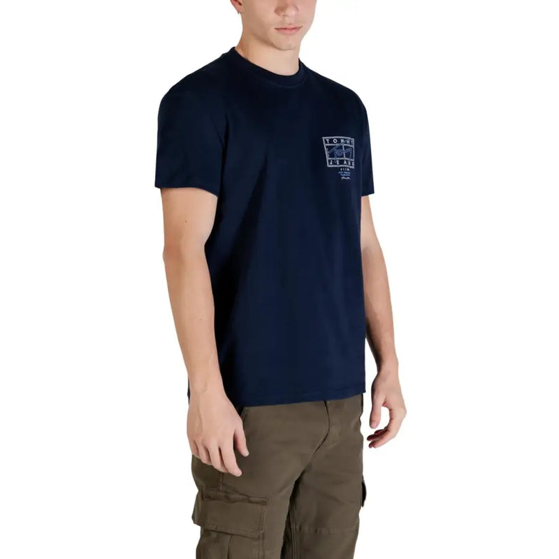 Marineblaues Kurzarmhemd Tommy Hilfiger Jeans Herren-T-Shirt mit weißem Aufdruck auf der linken Brust, aus Bio-Baumwolle