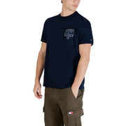 Marineblau Tommy Hilfiger Jeans Herren-T-Shirt aus Bio-Baumwolle mit weißem, gesticktem Logo und kleinem Flaggenaufnäher am Ärmel