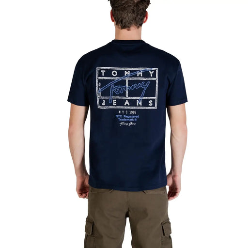 Back view of navy blue tommy hilfiger jeans men t shirt with white graphic print made of organic cotton in size s