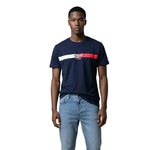 Marineblauer Baumwollstoff Tommy Hilfiger Jeans Männer t-shirt mit weißem und rotem Bruststreifen mit Markenlogo