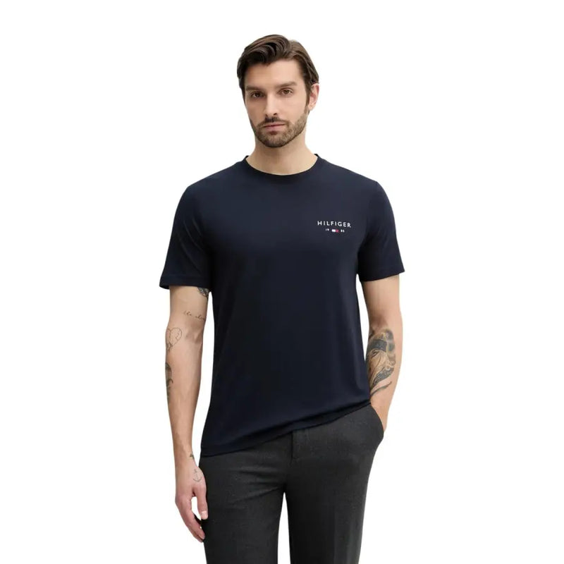Marineblau Tommy Hilfiger kurzärmeliges Baumwollhemd t-shirt mit kleinem weißen Logo auf der linken Brust für Herren in Größe S