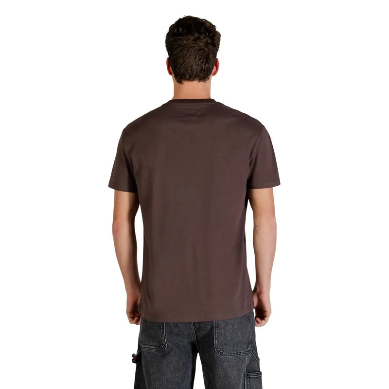 Tommy Hilfiger Jeans men t-shirt in dark brown short-sleeved cotton with a classic crew neck design