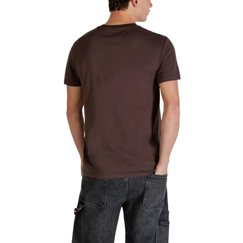 Tommy Hilfiger Jeans men t-shirt in dark brown short-sleeved crew neck with smooth fabric texture