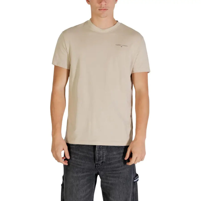 Beige Tommy Hilfiger Jeans Männer t-shirt mit kurzen Ärmeln und dezentem, gesticktem Logo auf der Brust
