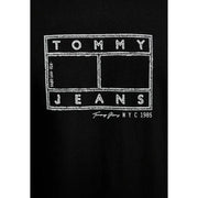 Schwarz Tommy Hilfiger Herrenjeans t-shirt Tommy Jeans NYC 1985 Logo in fetten Blockbuchstaben im weißen Tafel-Stil