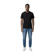 Schwarzes, kurzärmeliges Baumwollshirt mit Rundhalsausschnitt t-shirt mit kleinem, gesticktem Logo auf der linken Brustseite von Tommy Hilfiger Jeans Männer