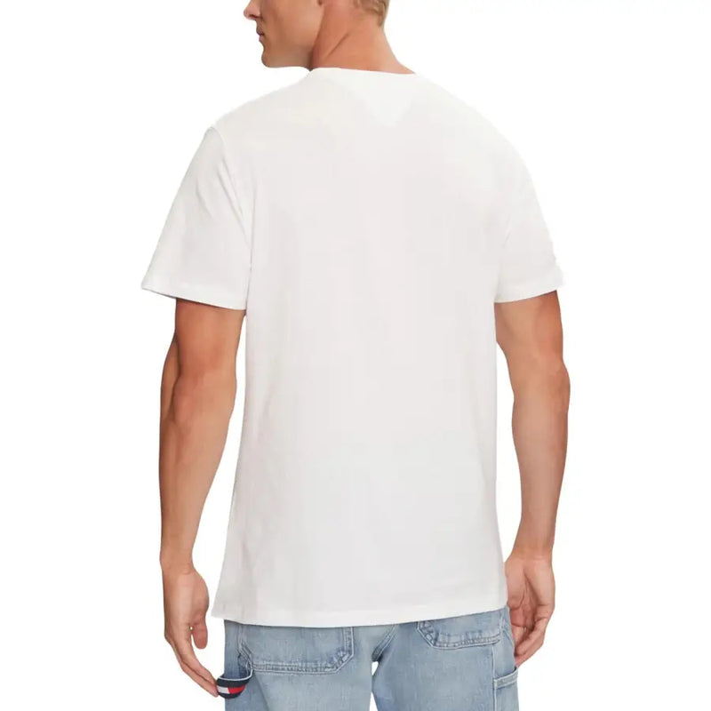 Tommy Hilfiger Jeans Männer t-shirt in Weiß mit klassischem Rundhalsausschnitt und kurzen Ärmeln aus weichem Baumwollmaterial