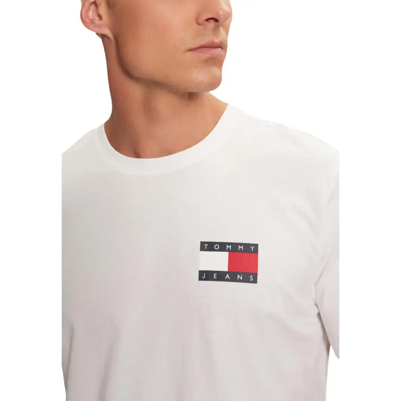Weiß Tommy Hilfiger Jeans Männer t-shirt mit einem klassischen Logo-Patch aus Baumwollmaterial auf der Brust
