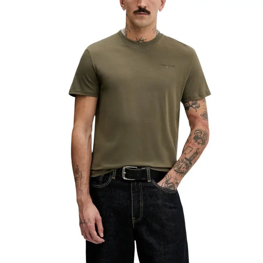 Tommy Hilfiger Jeans men olive green short-sleeved crew neck t-shirt with small embroidered logo on the chest