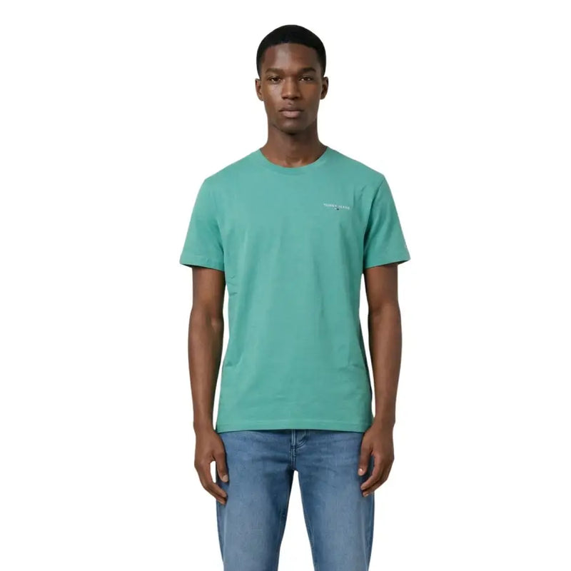 Türkisfarbene Tommy Hilfiger Jeans für Herren t-shirt mit Rundhalsausschnitt und dezentem weißen Logo auf der linken Brust für lässige Kleidung