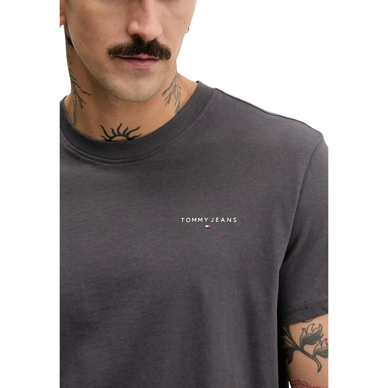 Dark gray tommy hilfiger jeans men t-shirt with subtle white logo on chest made of soft cotton material