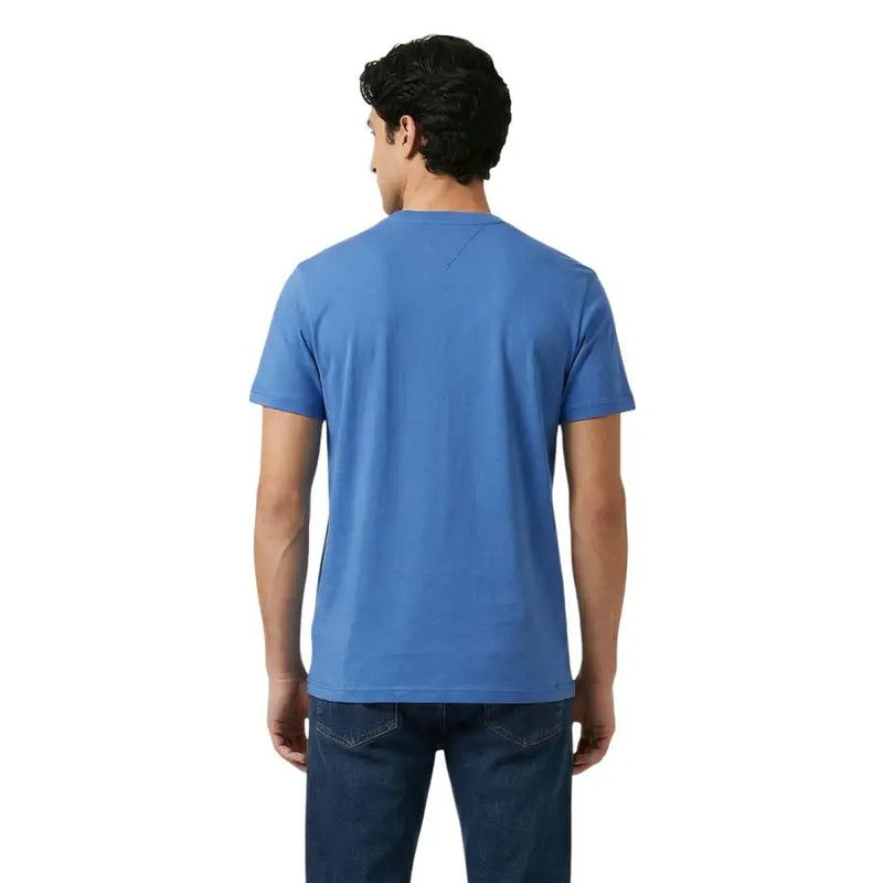 Blaues Tommy Hilfiger Jeans Herren-T-Shirt mit schlichtem Rundhalsausschnitt und kurzen Ärmeln aus hellblauer Bio-Baumwolle