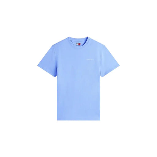 Hellblaues Tommy Hilfiger Jeans Herren-T-Shirt aus Bio-Baumwolle mit kurzen Ärmeln und dezentem, gesticktem Logo auf der Brust.